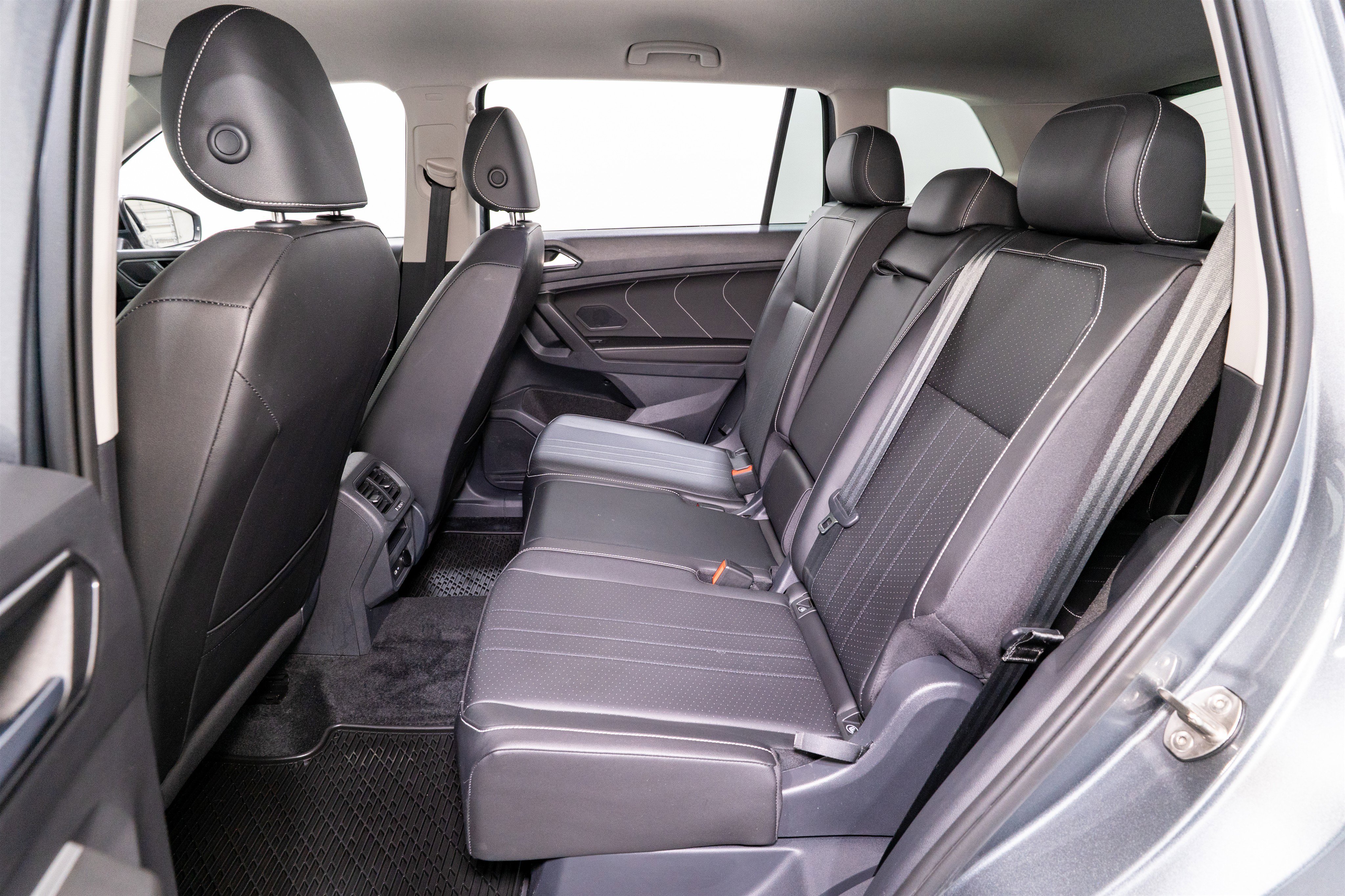 Used 2023 Volkswagen Tiguan SE image 27