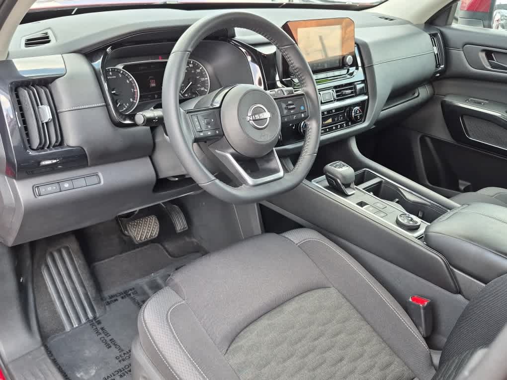 Used 2023 Nissan Pathfinder SV AWD/4WD image 13