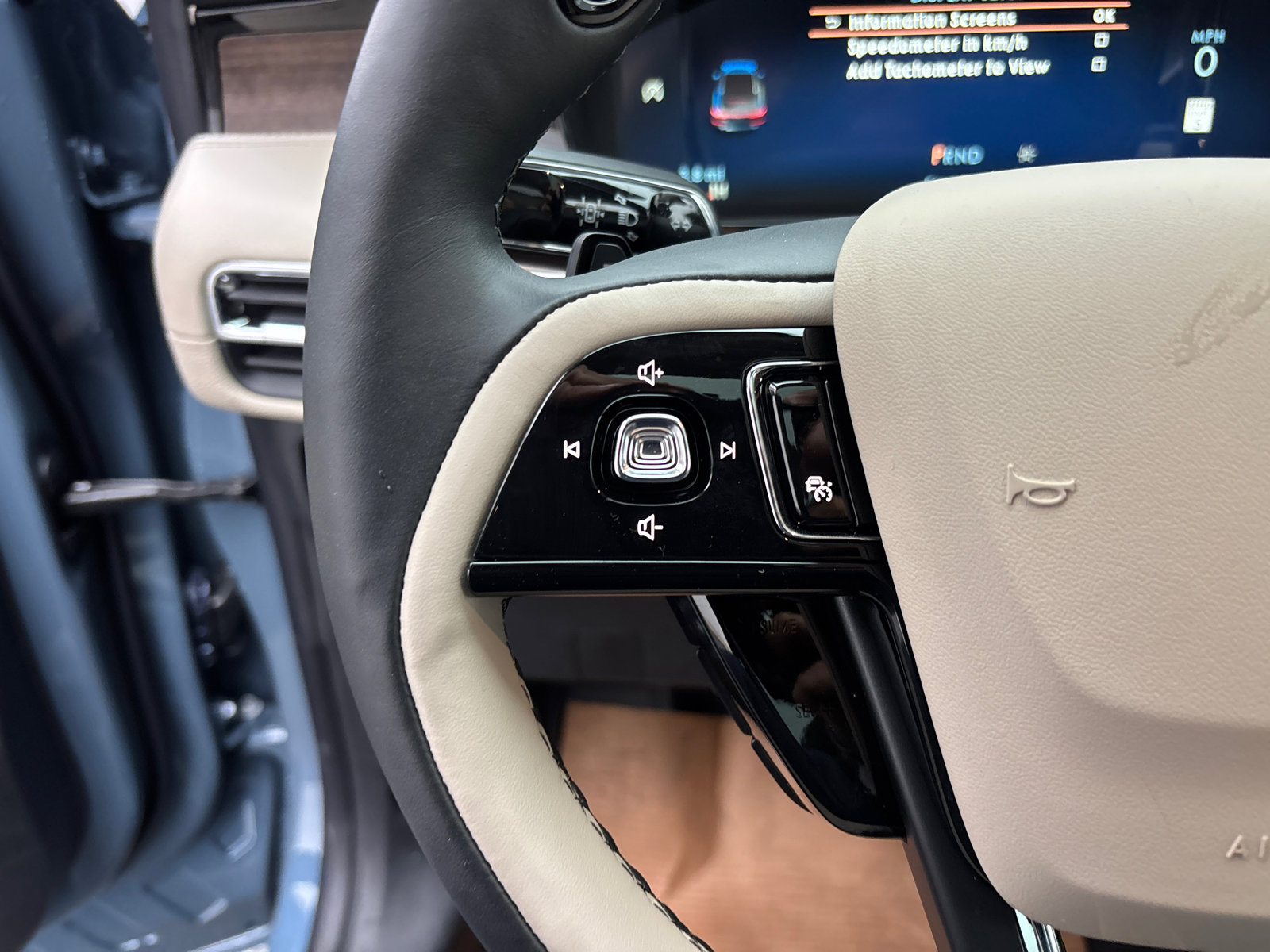 New 2026 Lincoln Corsair Reserve image 17