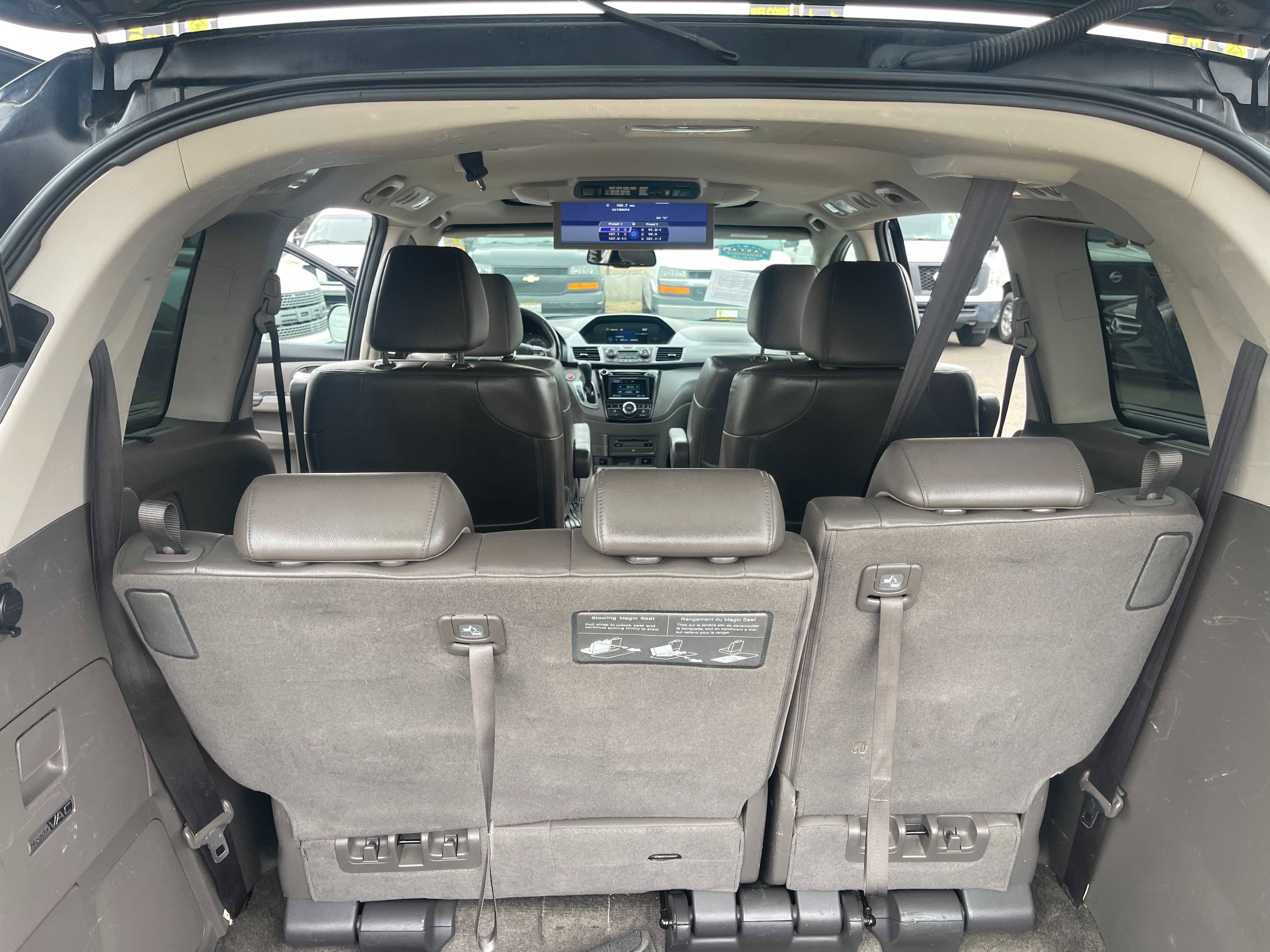 Used 2014 Honda Odyssey Touring Elite image 9