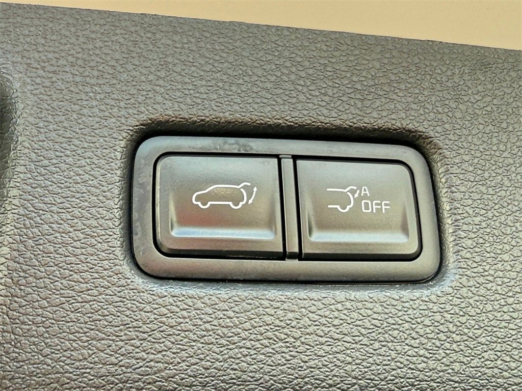 Used 2024 Kia Telluride EX w/ EX Captain's Chair Package image 19