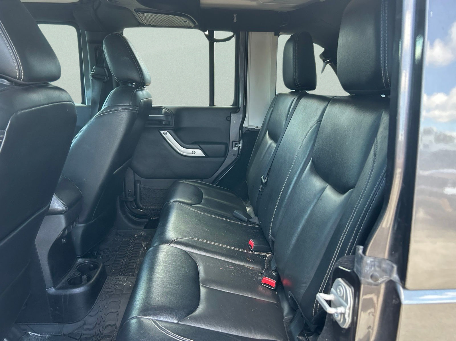 Used 2016 Jeep Wrangler Unlimited Rubicon AWD/4WD image 10