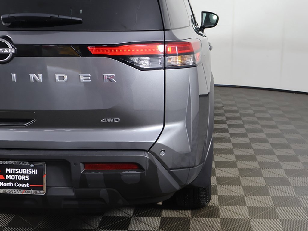 Used 2024 Nissan Pathfinder S image 15