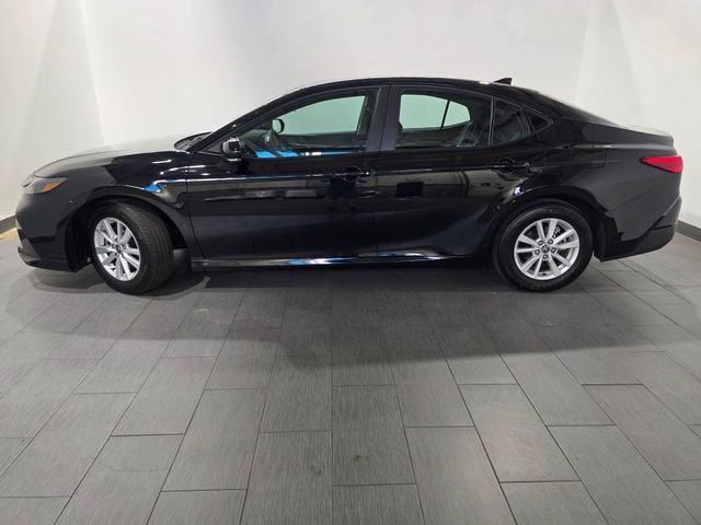 Used 2026 Toyota Camry LE image 2