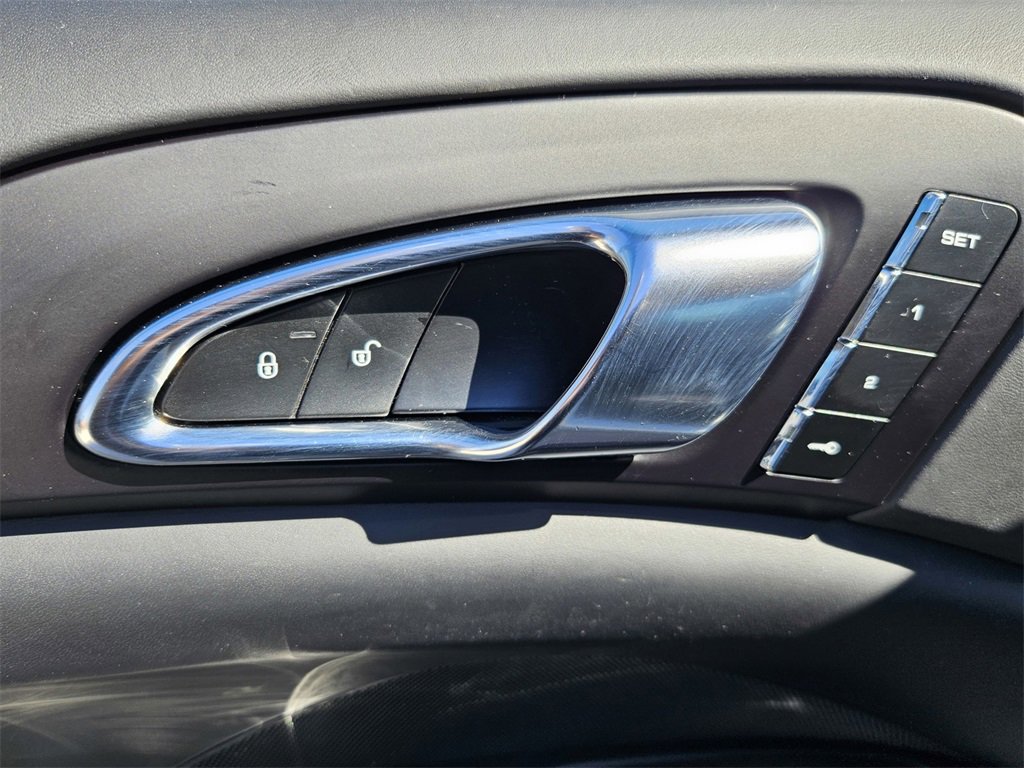 Used 2016 Porsche Cayenne Turbo image 12