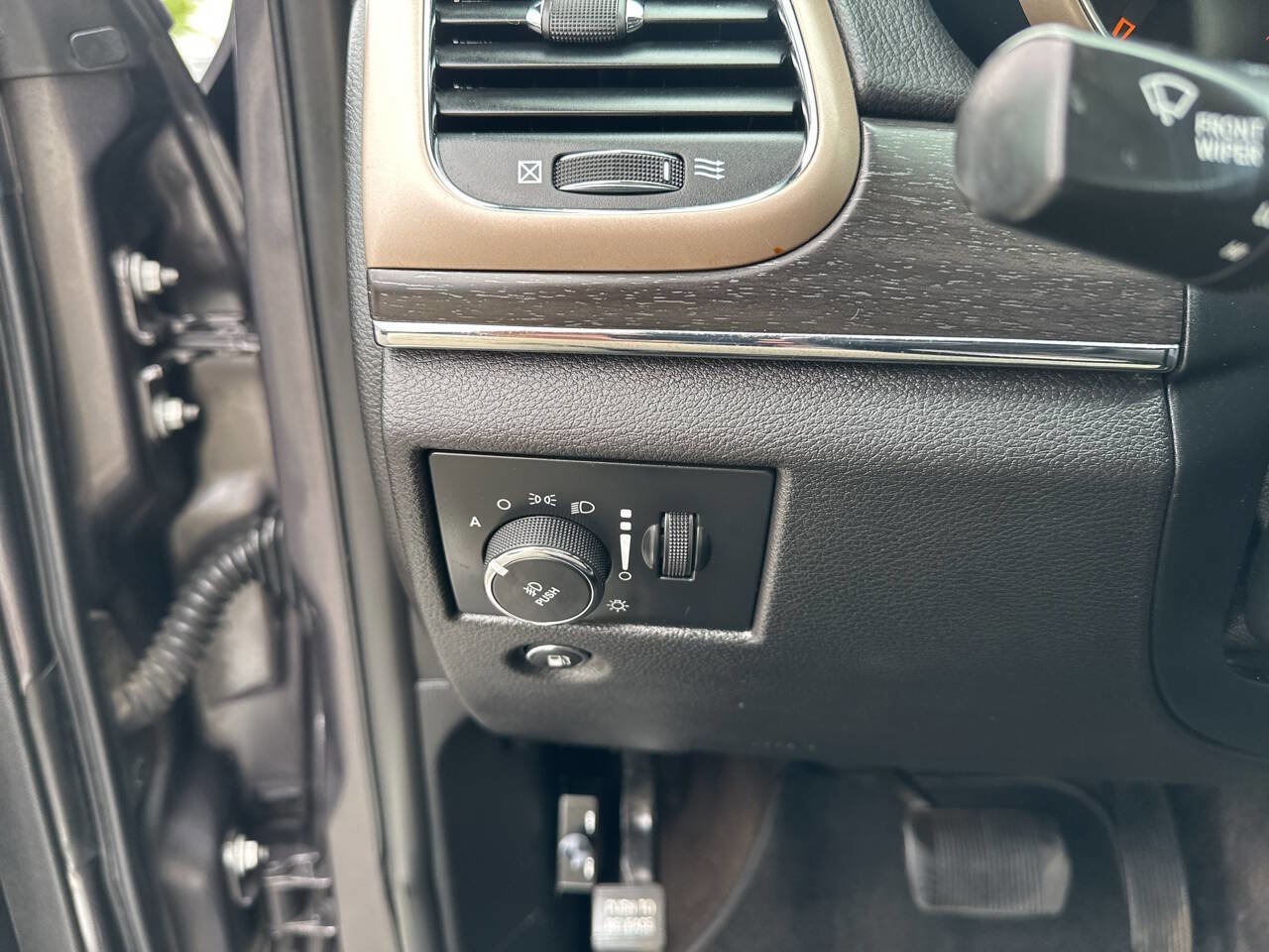 Used 2017 Jeep Grand Cherokee Limited w/ Luxury Group II image 35