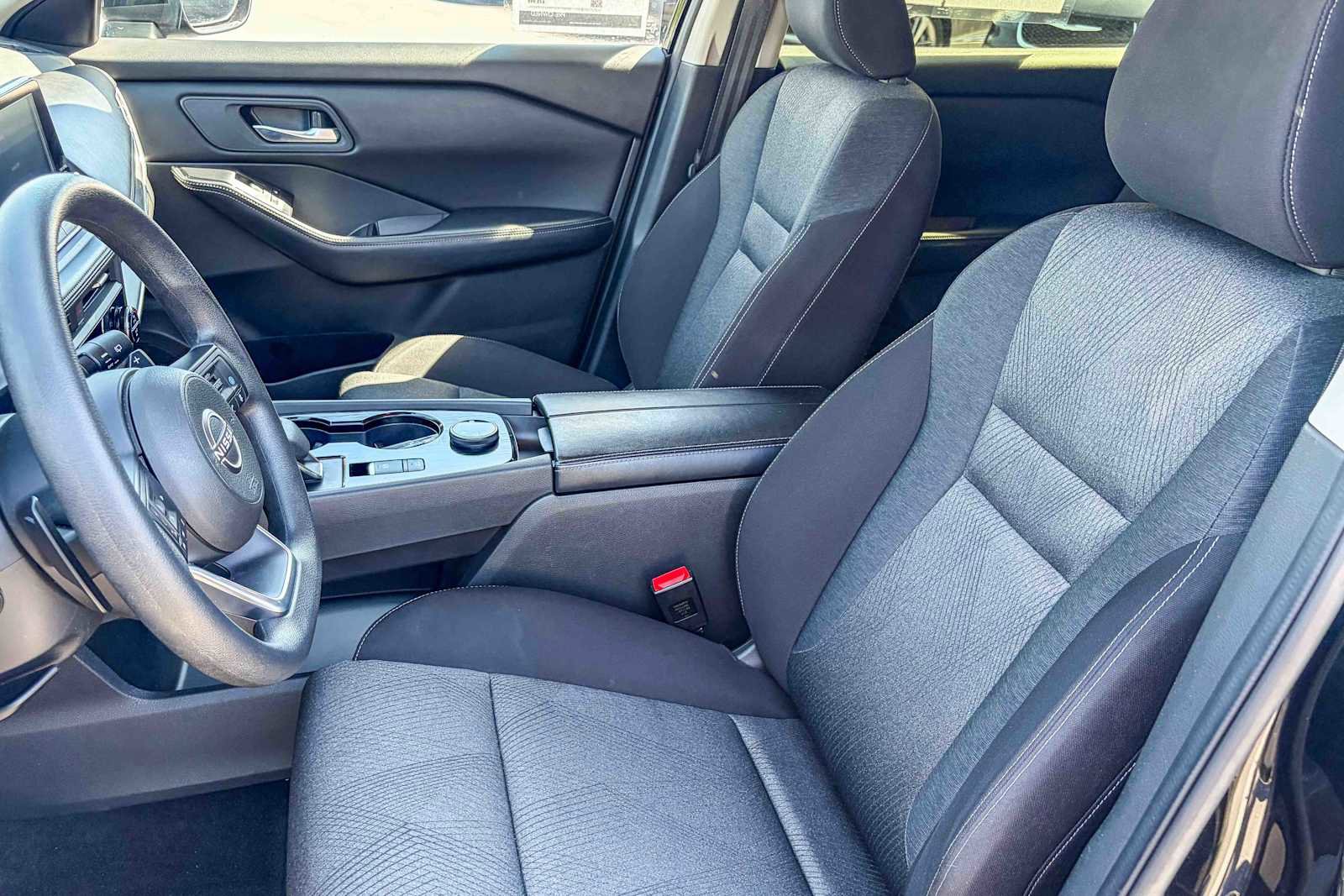 Used 2024 Nissan Rogue SV image 16