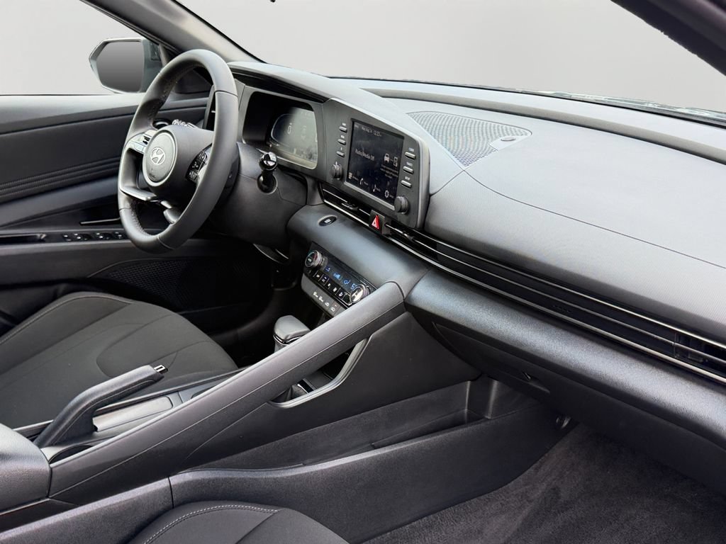 Used 2025 Hyundai Elantra Sport FWD image 7