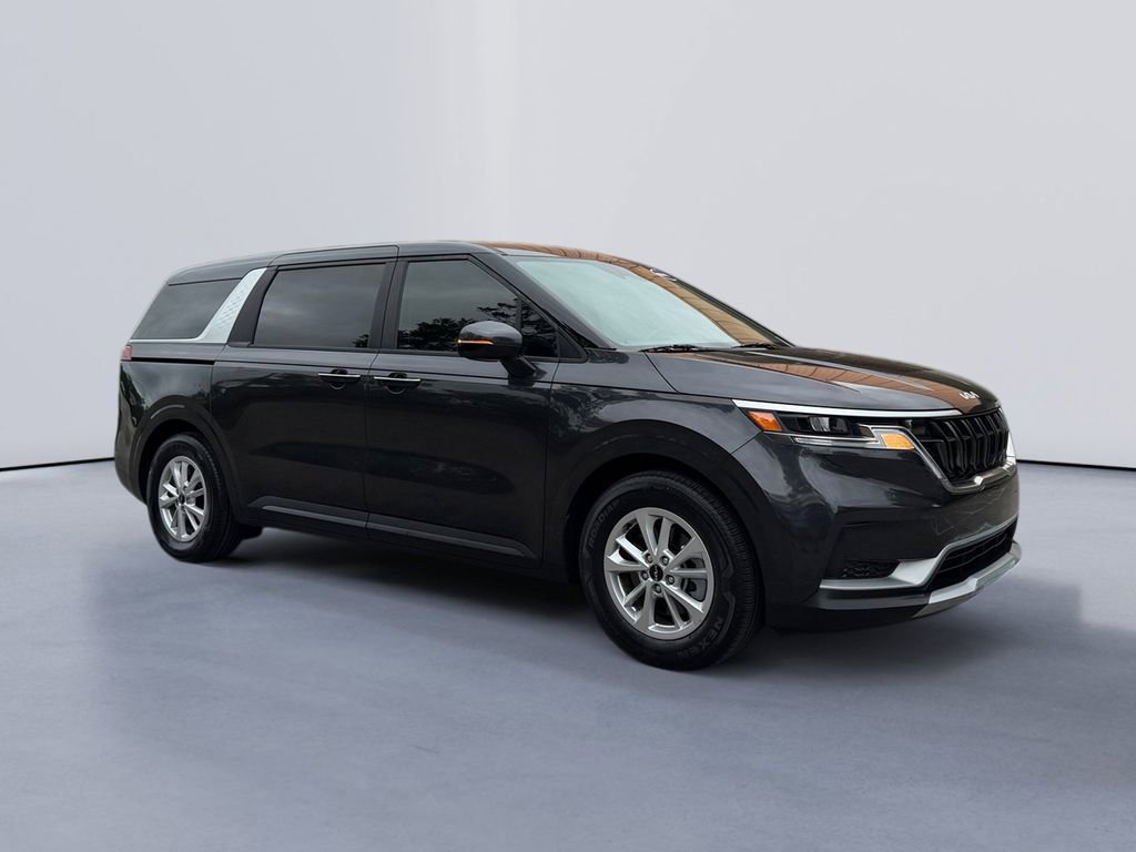 Used 2023 Kia Carnival LX FWD image 1
