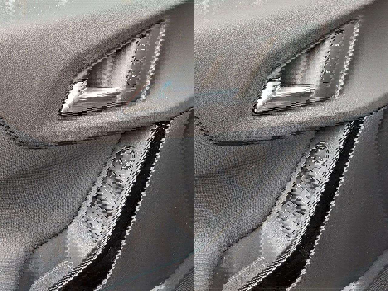 Used 2026 Chevrolet Equinox LT w/ Midnight Edition image 8