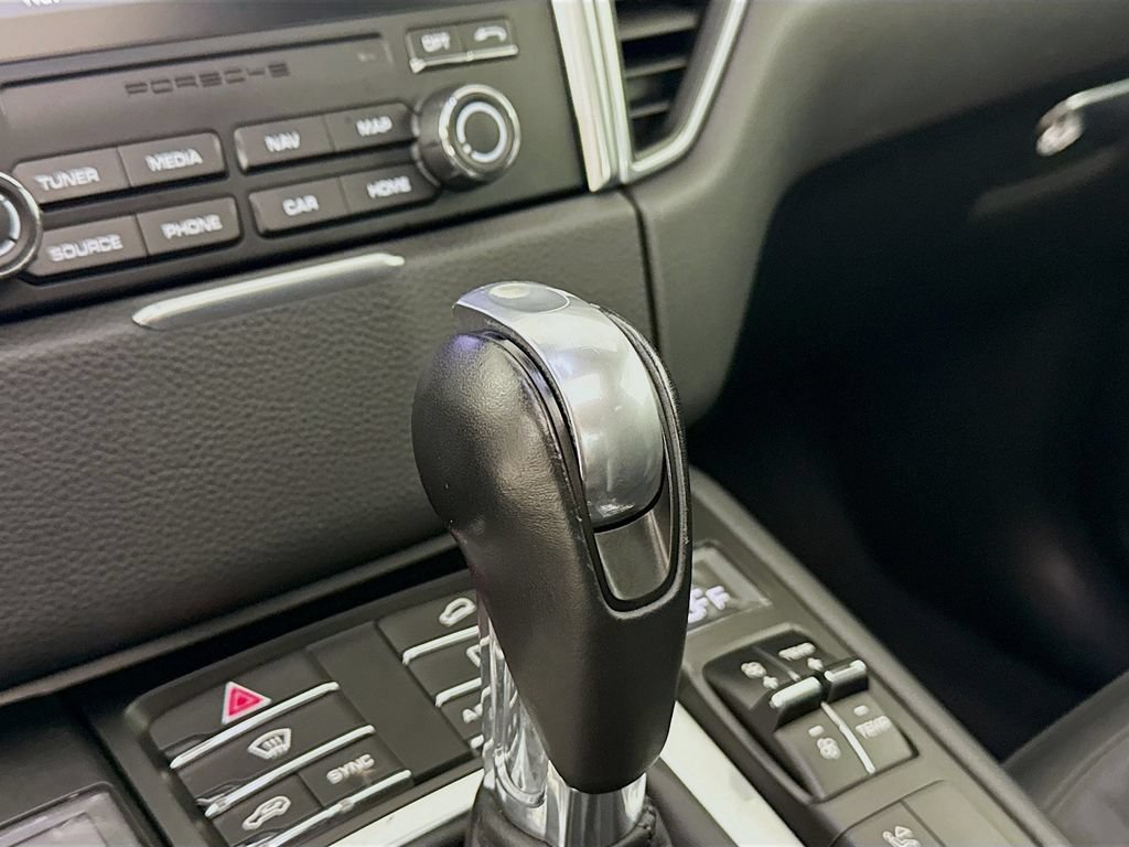 Certified 2018 Porsche Macan Sport Edition AWD/4WD image 17