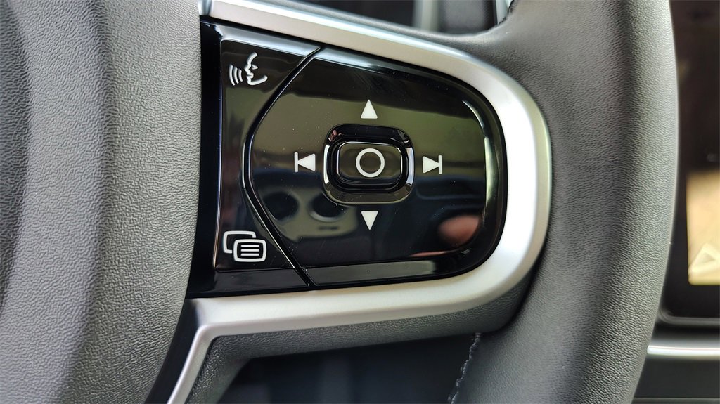 New 2026 Volvo XC90 B6 Plus w/ Protection Package Premier image 18