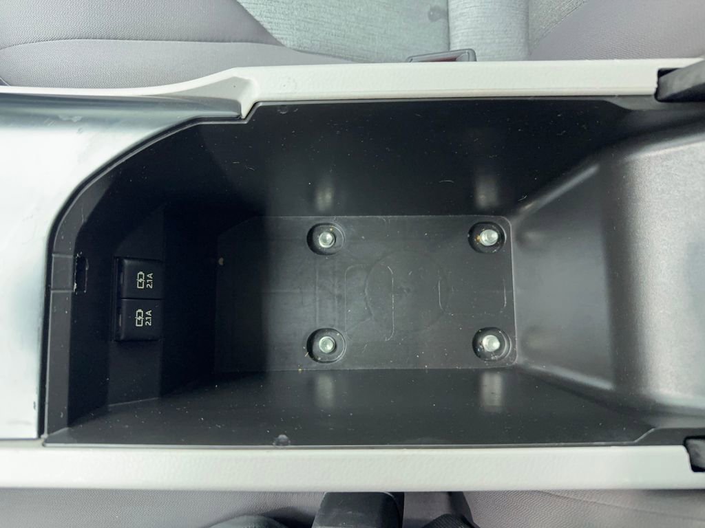 Used 2020 Toyota Camry LE image 28