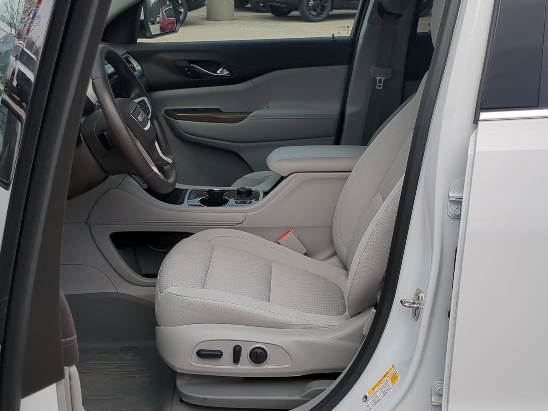 Used 2022 GMC Acadia SLE w/ Driver Convenience Package image 12