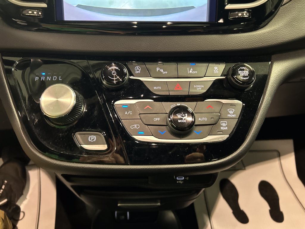 Used 2026 Chrysler Pacifica Select FWD image 19