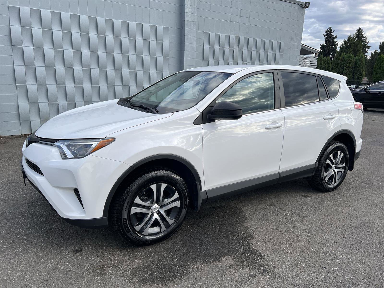 Used 2018 Toyota RAV4 LE