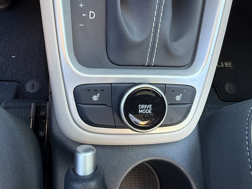 Certified 2023 Hyundai Venue Limited FWD image 23