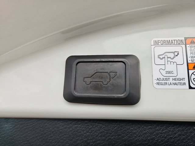 Used 2016 Toyota RAV4 Limited AWD/4WD image 28