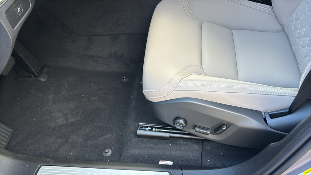 New 2027 Volvo XC60 B5 Plus AWD/4WD image 25