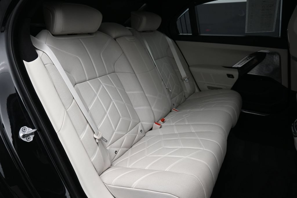 Used 2023 BMW 760i xDrive w/ Luxury Rear Seating Package AWD/4WD image 27