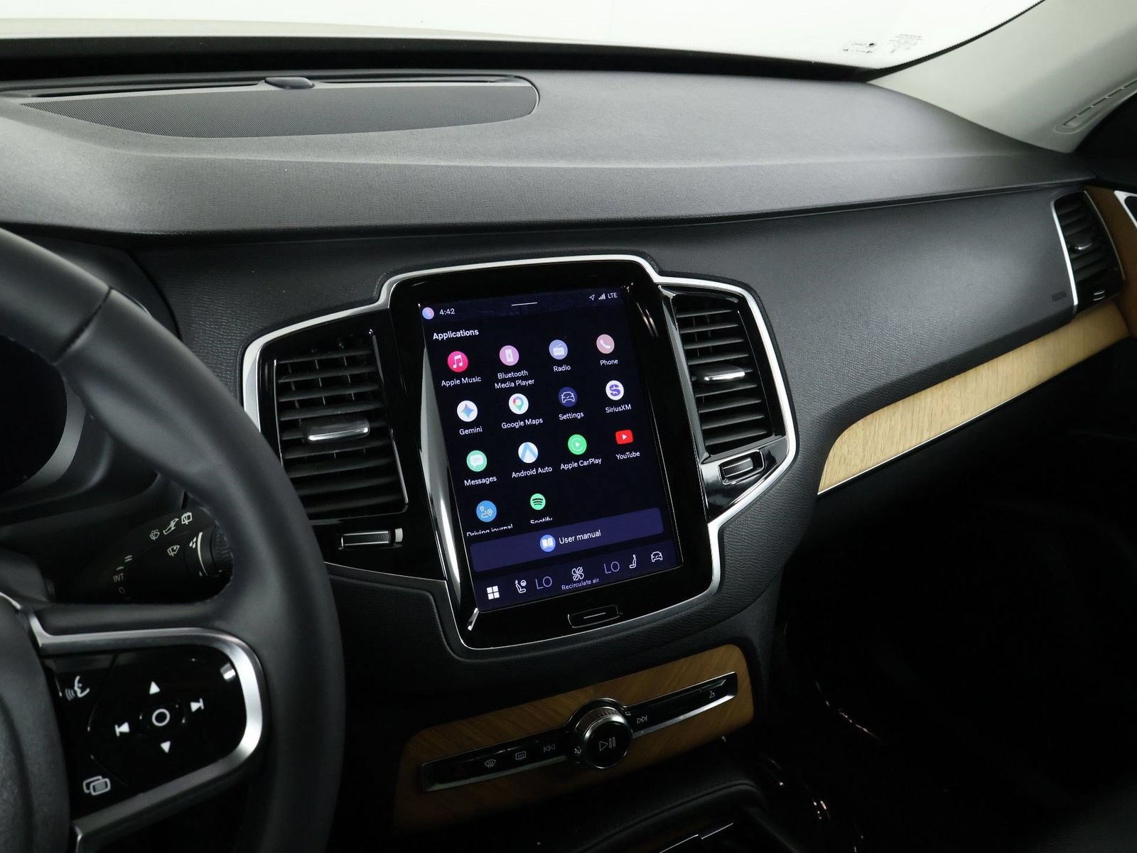 Certified 2023 Volvo XC90 T8 Plus AWD/4WD image 9