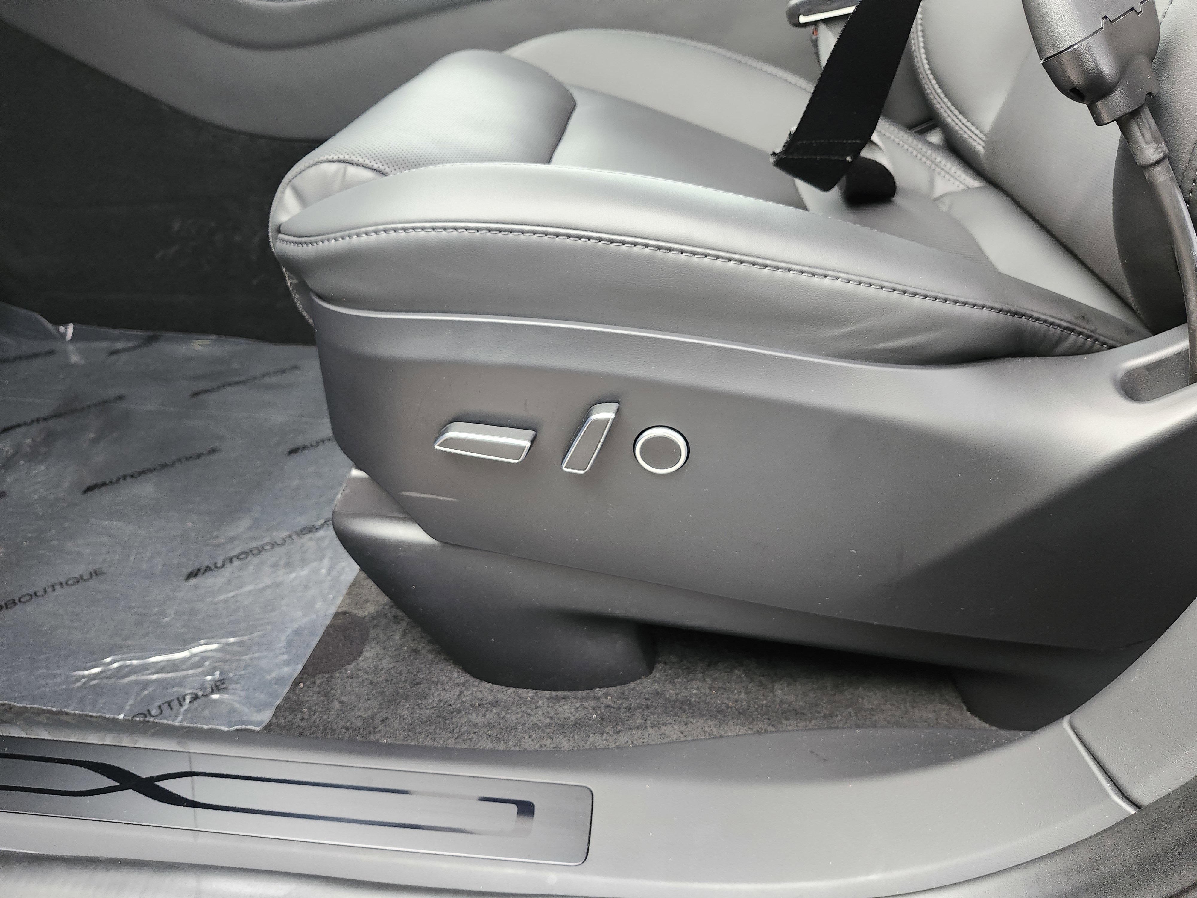 Used 2023 Tesla Model X image 28