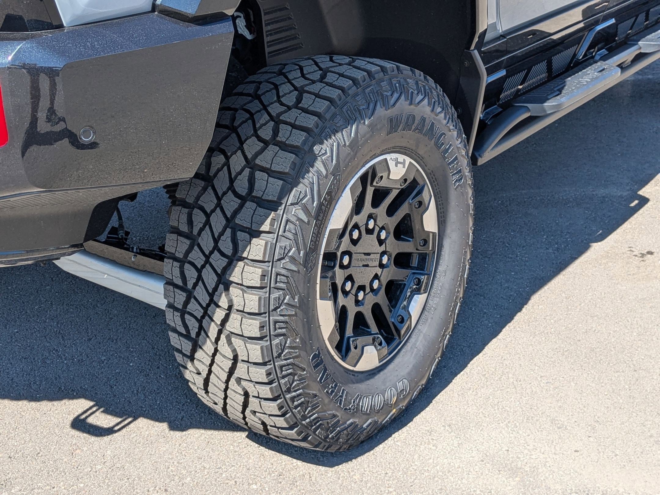New 2025 GMC Hummer EV 3X w/ Extreme Off-Road Package image 16