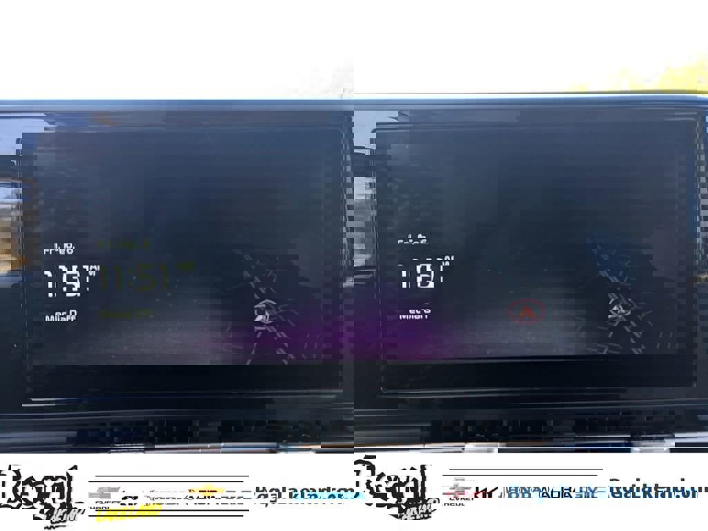 Used 2023 Kia Carnival EX image 21