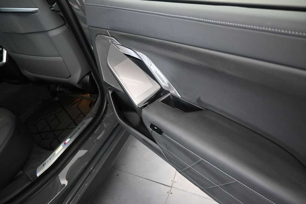 Certified 2026 BMW 740i w/ Executive Package RWD image 21