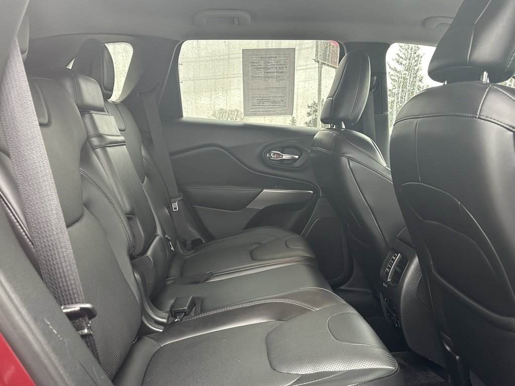 Used 2019 Jeep Cherokee Overland w/ Technology Group image 15