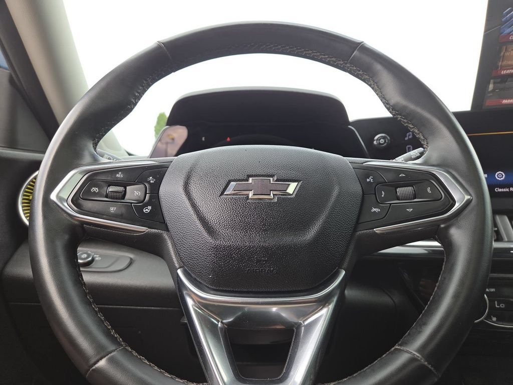 Used 2025 Chevrolet Trax ACTIV w/ Sunroof Package FWD image 24