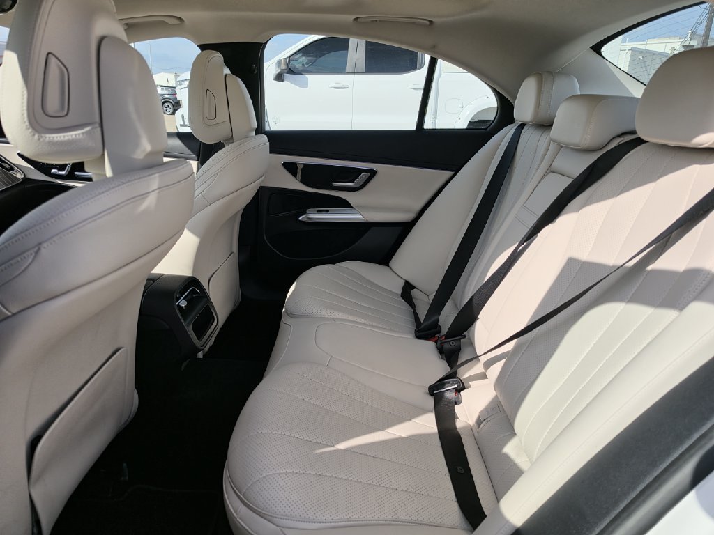 Used 2025 Mercedes-Benz E 350 4MATIC Sedan w/ Winter Package image 28