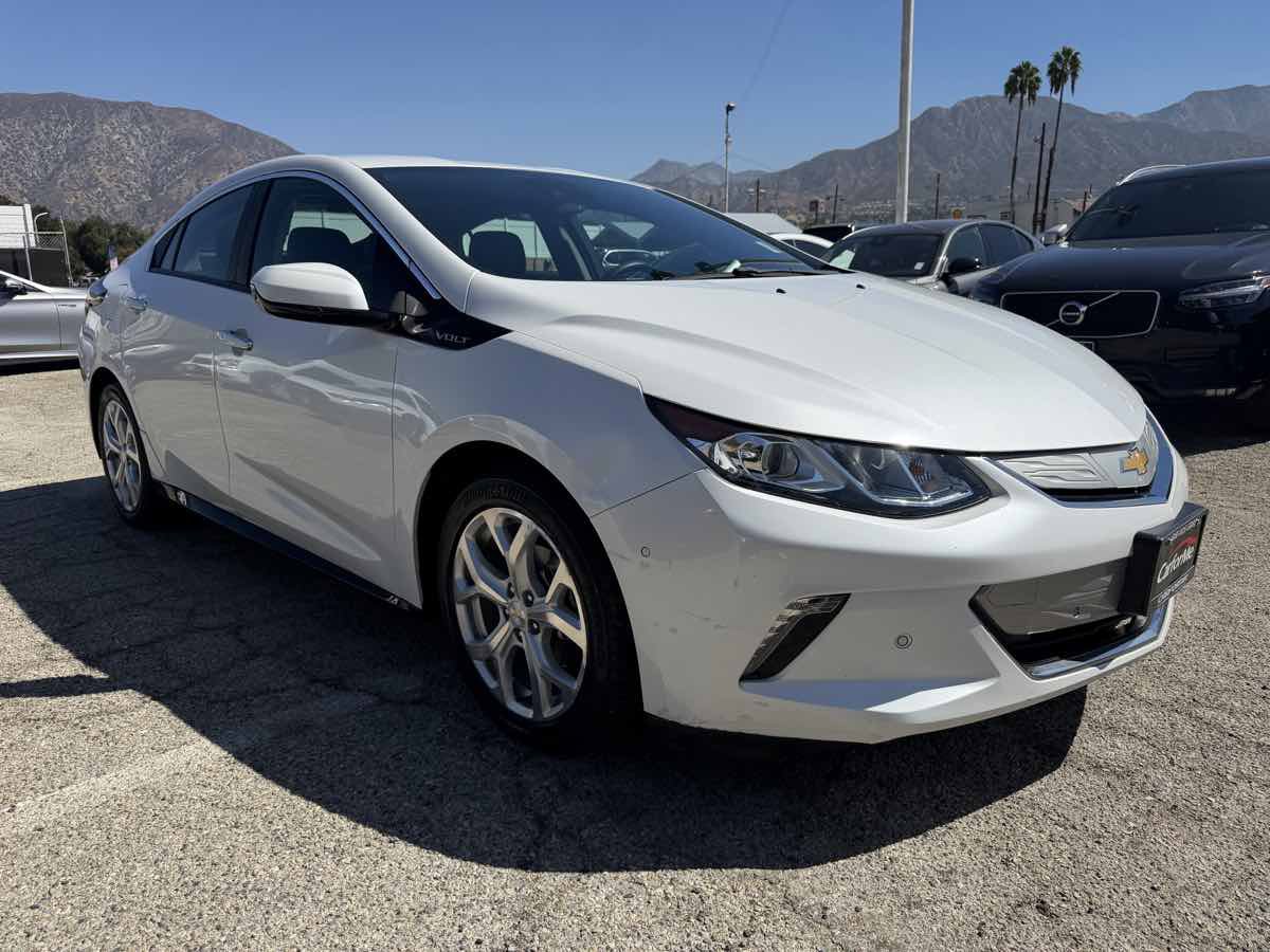 Used 2017 Chevrolet Volt Premier w/ Driver Confidence II Package FWD image 2
