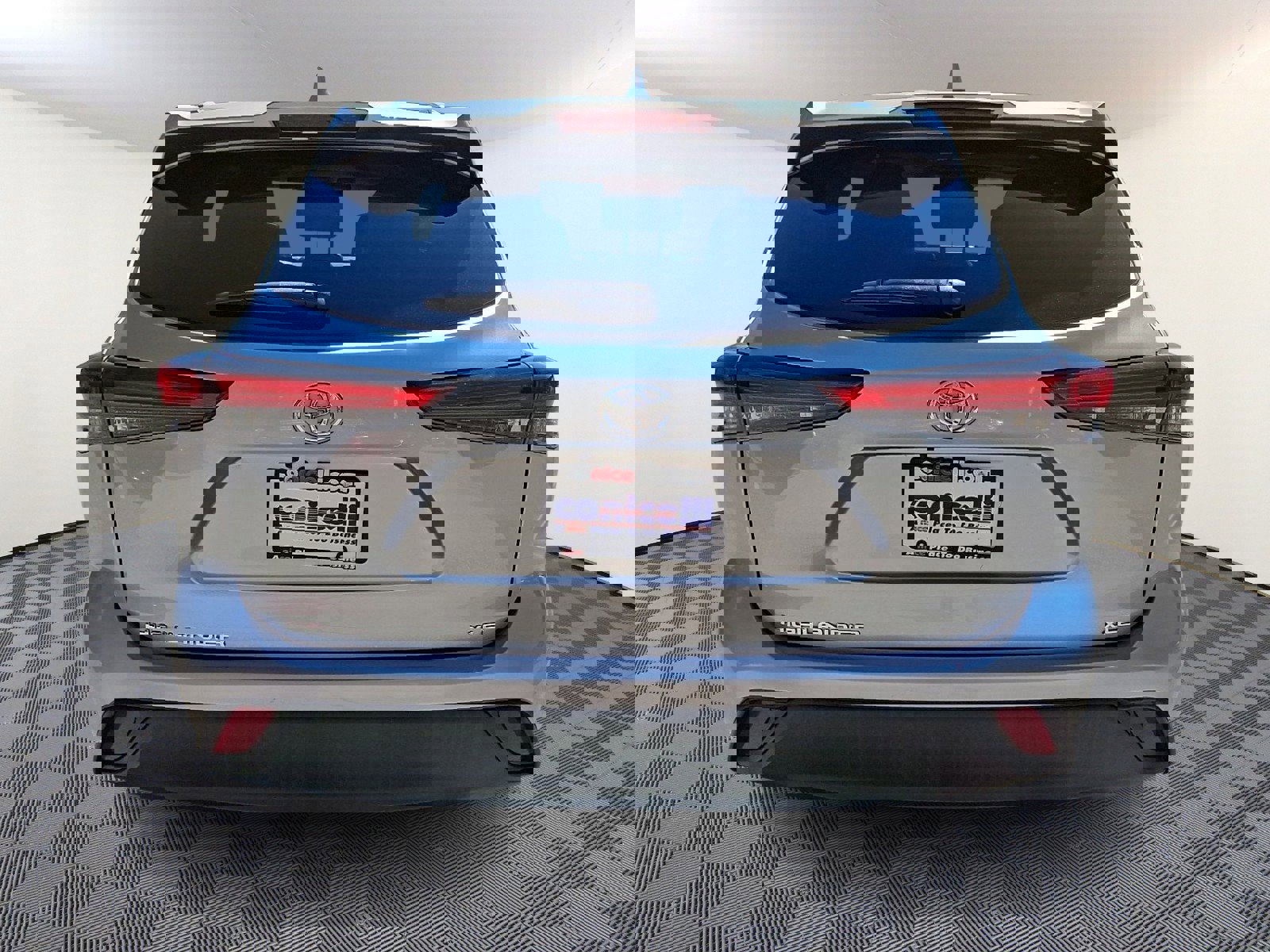 Used 2021 Toyota Highlander XLE image 5