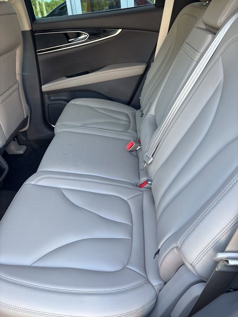 Used 2023 Lincoln Nautilus Standard w/ Premium Package image 6