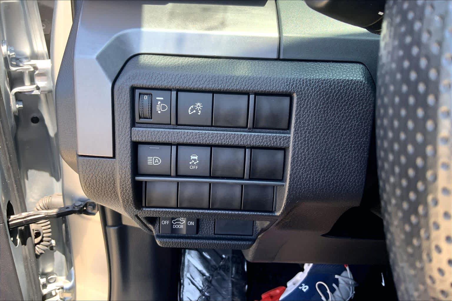 Used 2025 Toyota Tacoma SR5 AWD/4WD image 37