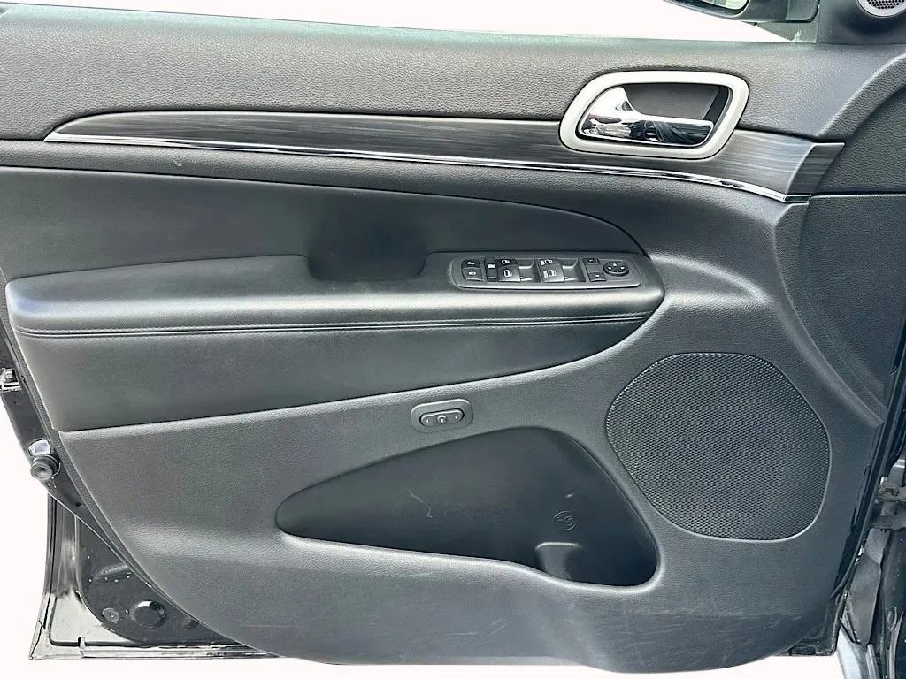 Used 2022 Jeep Grand Cherokee Limited w/ Technology Group image 15