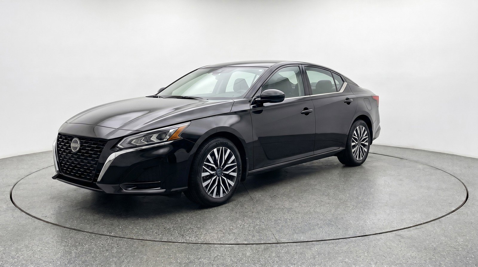 Used 2025 Nissan Altima 2.5 SV FWD image 3