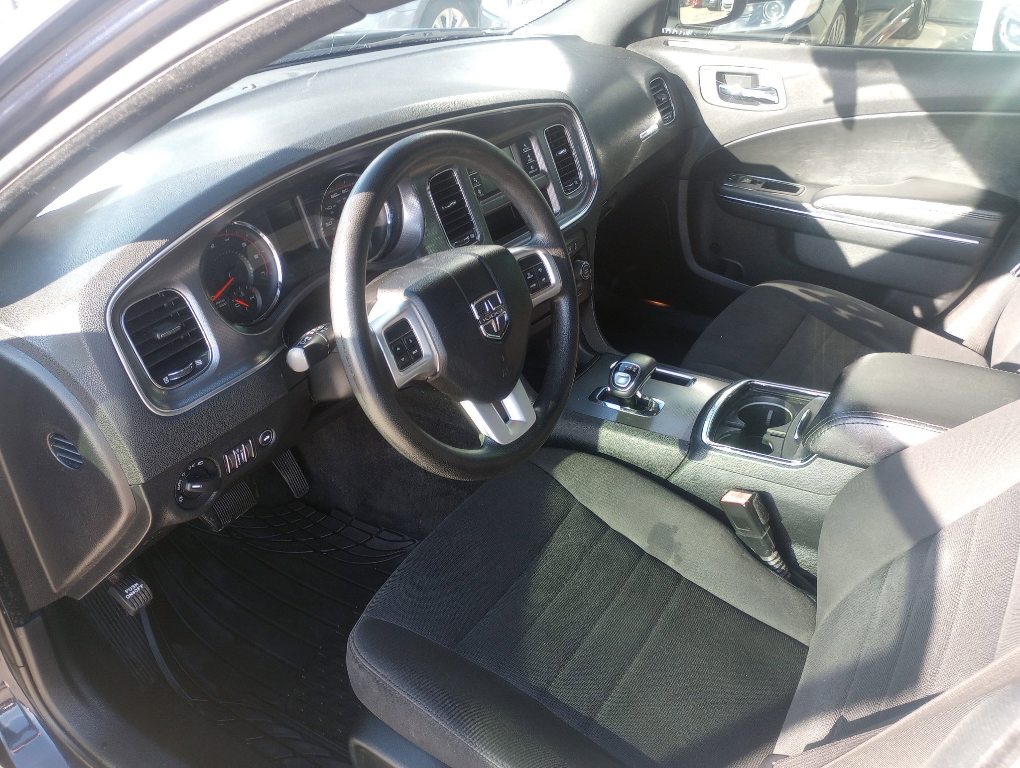 Used 2012 Dodge Charger SE RWD image 5