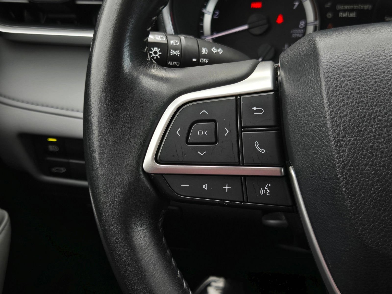Used 2023 Toyota Highlander XLE AWD/4WD image 23