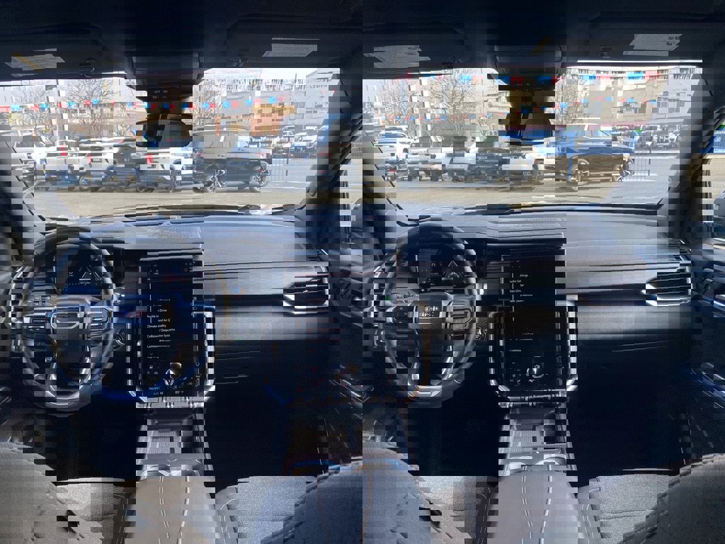 Used 2025 GMC Acadia Elevation image 3