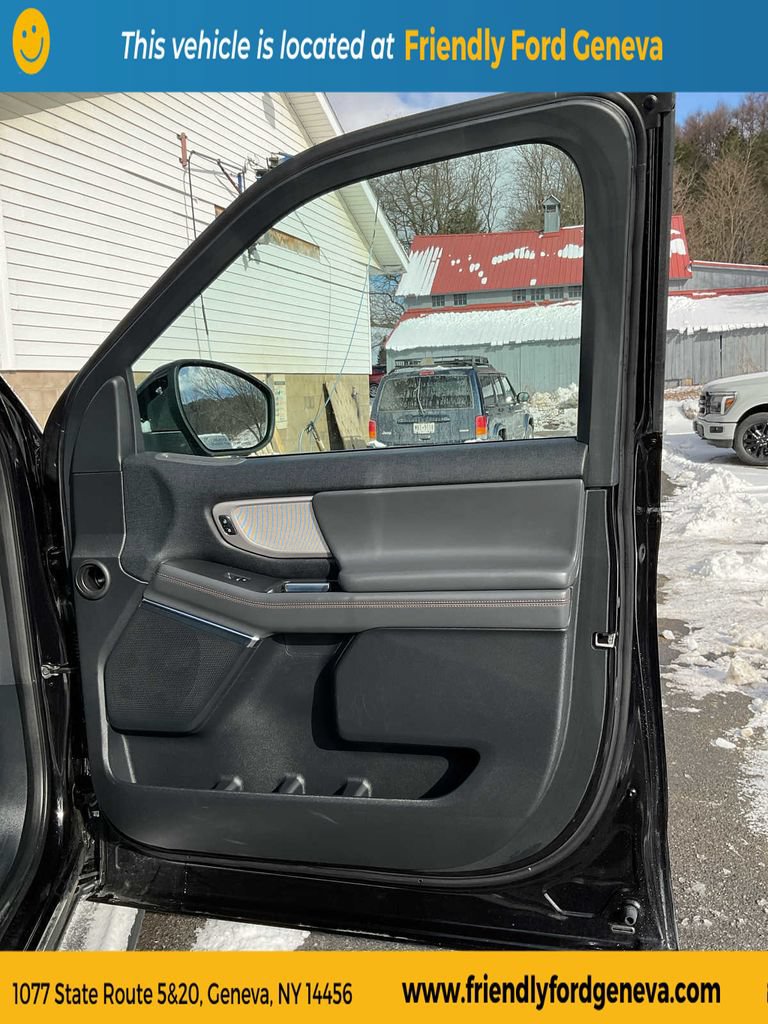 Used 2025 Ford Expedition Max Active AWD/4WD image 55
