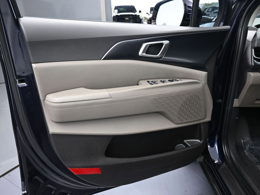 Used 2025 Kia Carnival image 15