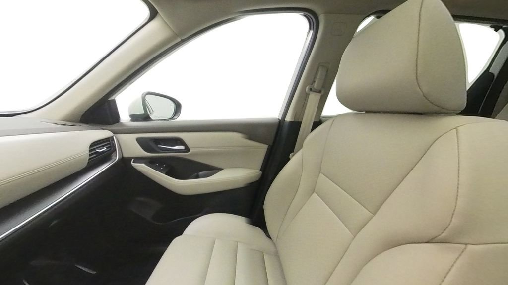 Used 2023 Nissan Rogue SV w/ SV Premium B Package image 30