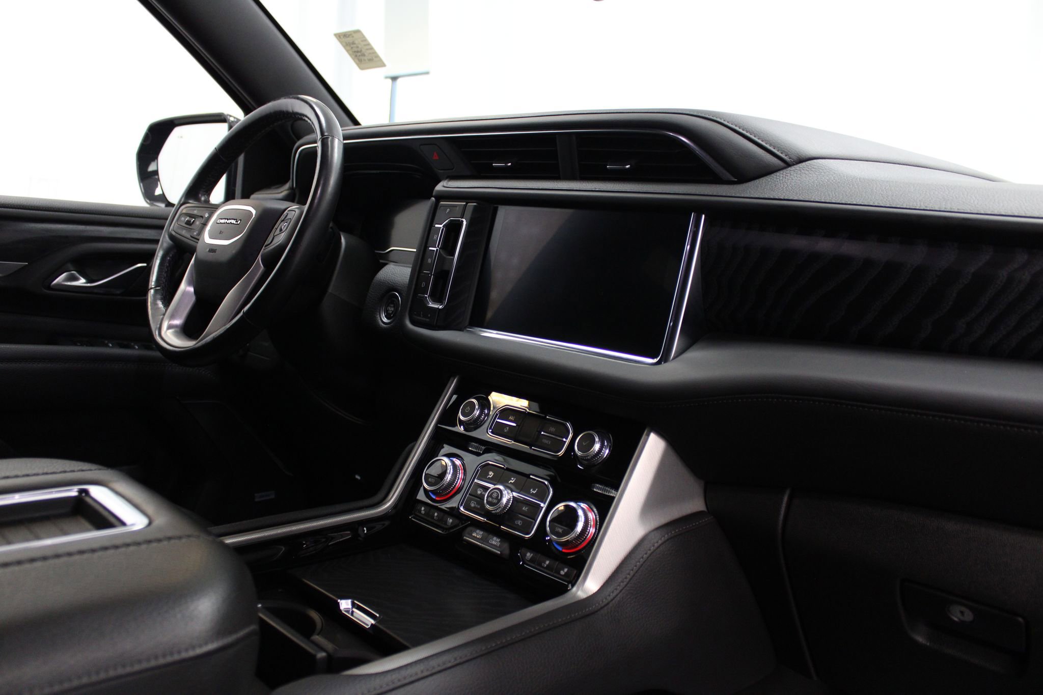 Used 2022 GMC Yukon XL Denali AWD/4WD image 34