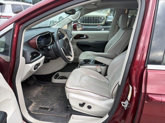 Used 2018 Chrysler Pacifica Limited w/ Tire & Wheel Group image 11