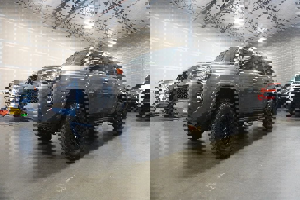 Used 2017 Toyota 4Runner SR5 Premium image 2
