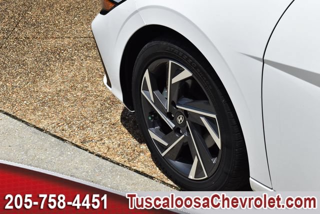 Used 2024 Hyundai Elantra Limited FWD image 17