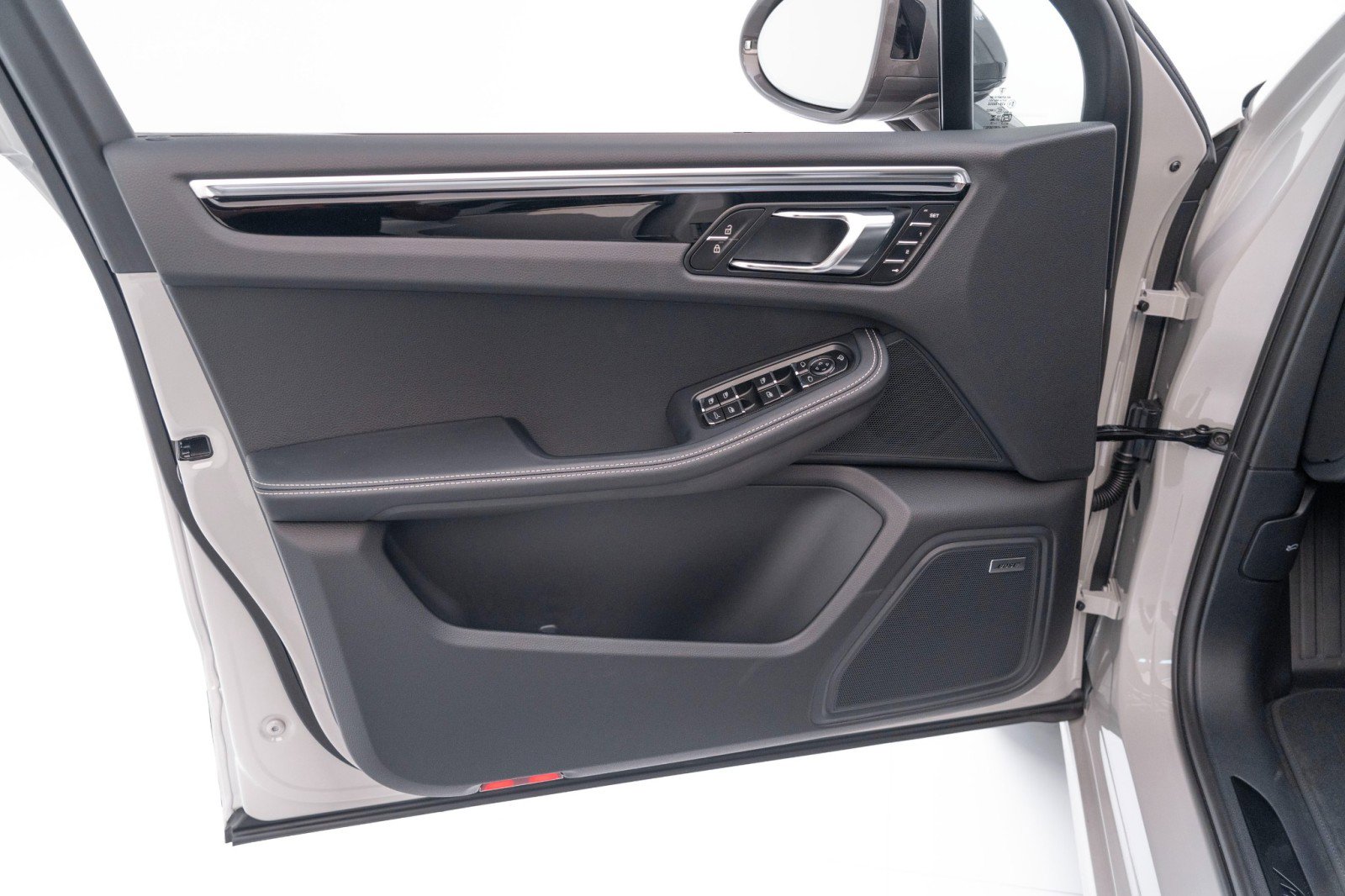 New 2025 Porsche Macan Turbo image 21