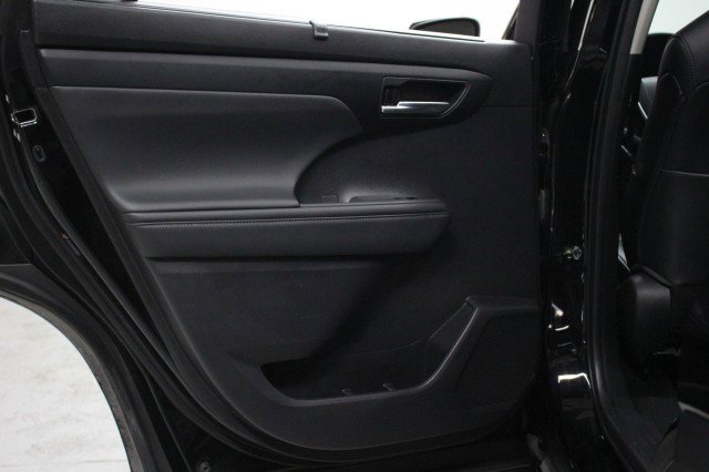 Used 2022 Toyota Highlander XLE image 31